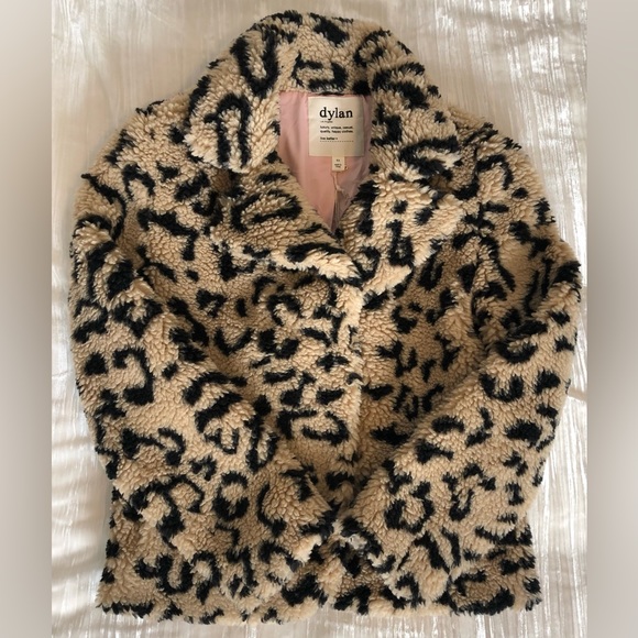 Women’s size XS, Dylan Wylder Leopard Sherpa Jacket. Super cute, warm and fuzzy! - Picture 5 of 11